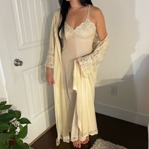 Miss Elaine Vintage Lace Trim Ivory Nightgown and Robe